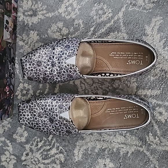 Shoes - Picture 3 of 4